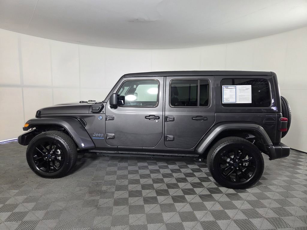 Certified 2025 Jeep Wrangler Sahara w/ Safety Group image 10