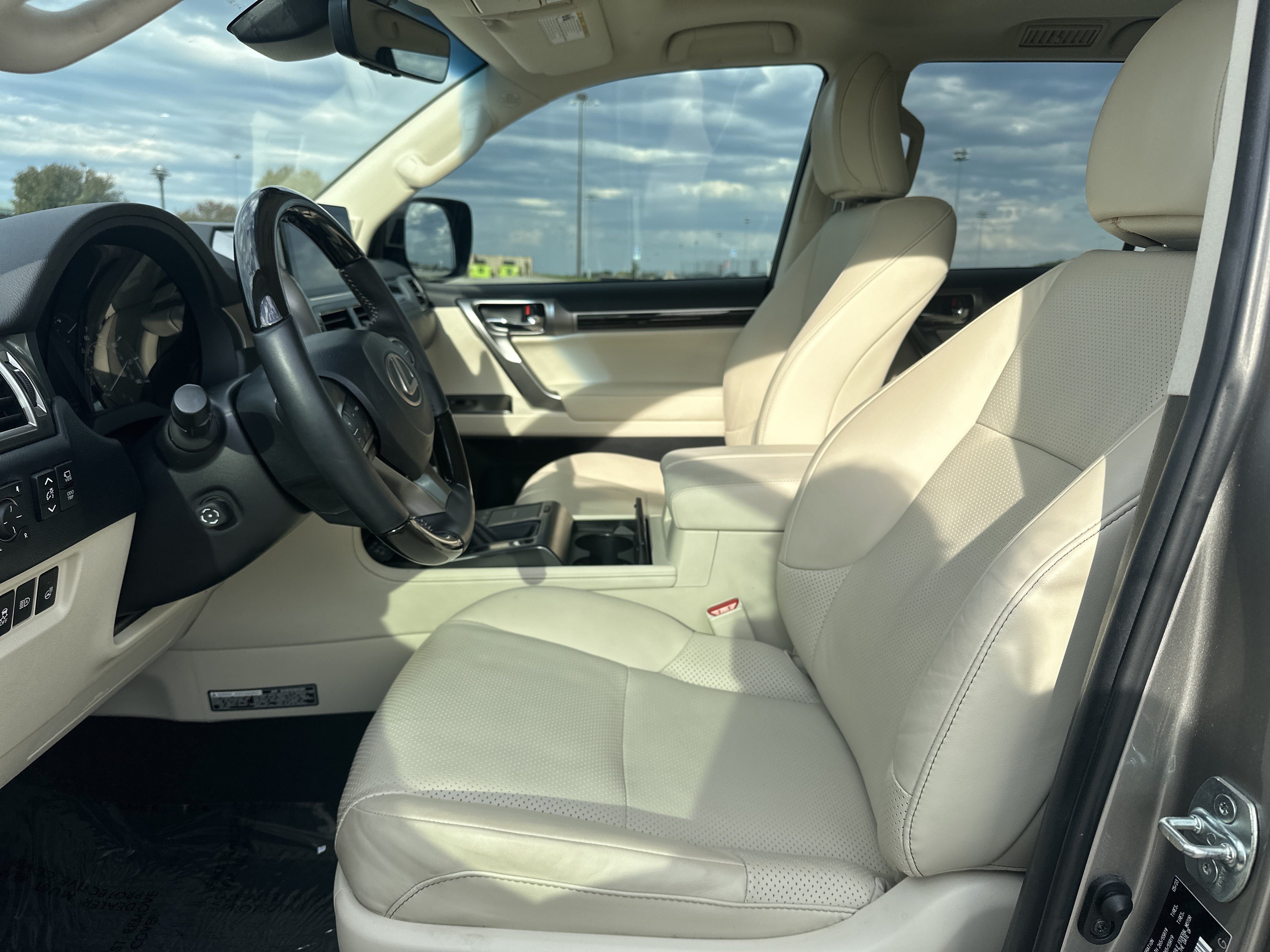Certified 2023 Lexus GX 460 Luxury w/ Sport Design Package AWD/4WD image 16