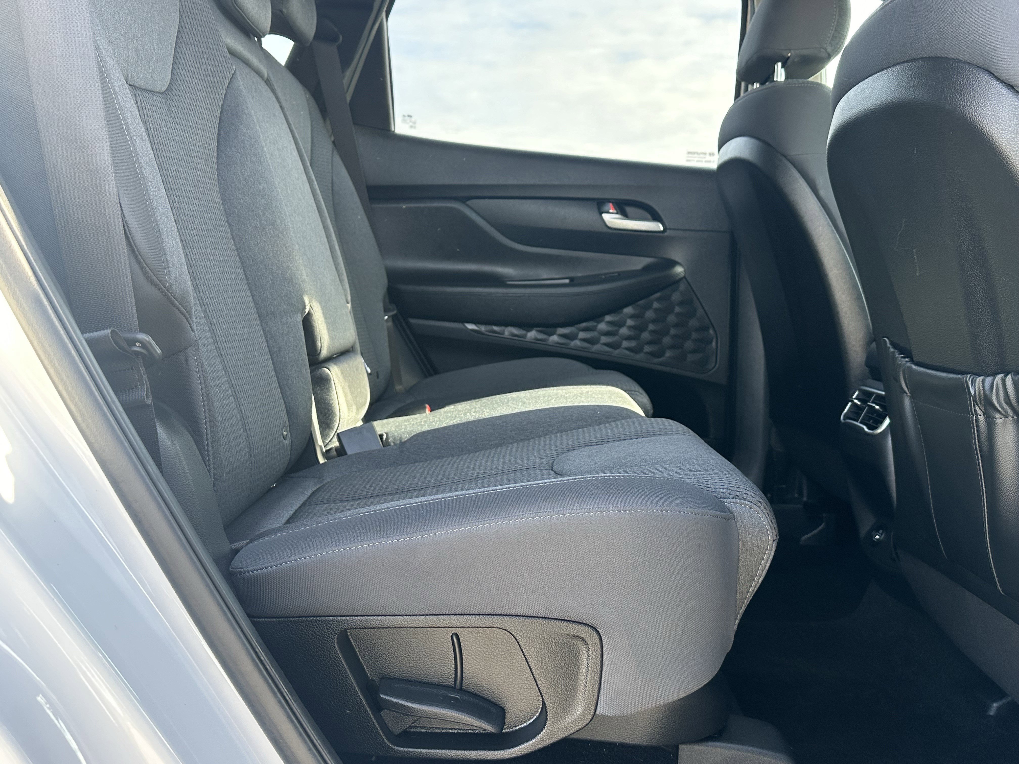 Used 2023 Hyundai Santa Fe SE image 17