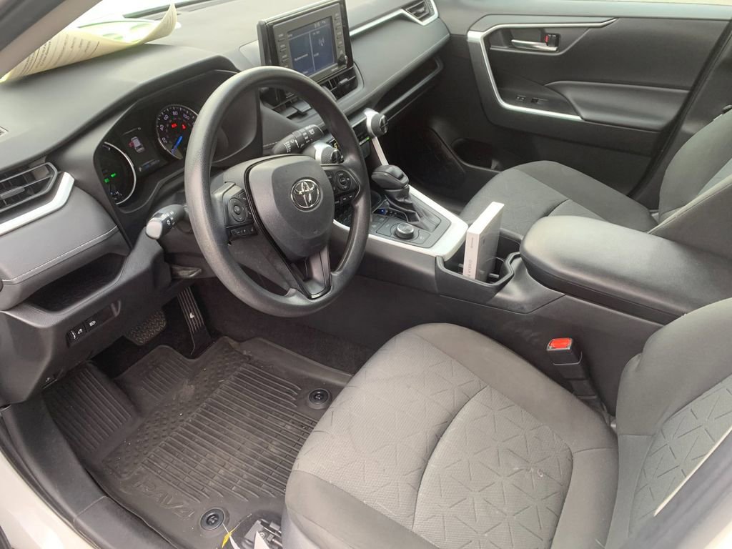 Used 2022 Toyota RAV4 XLE image 10