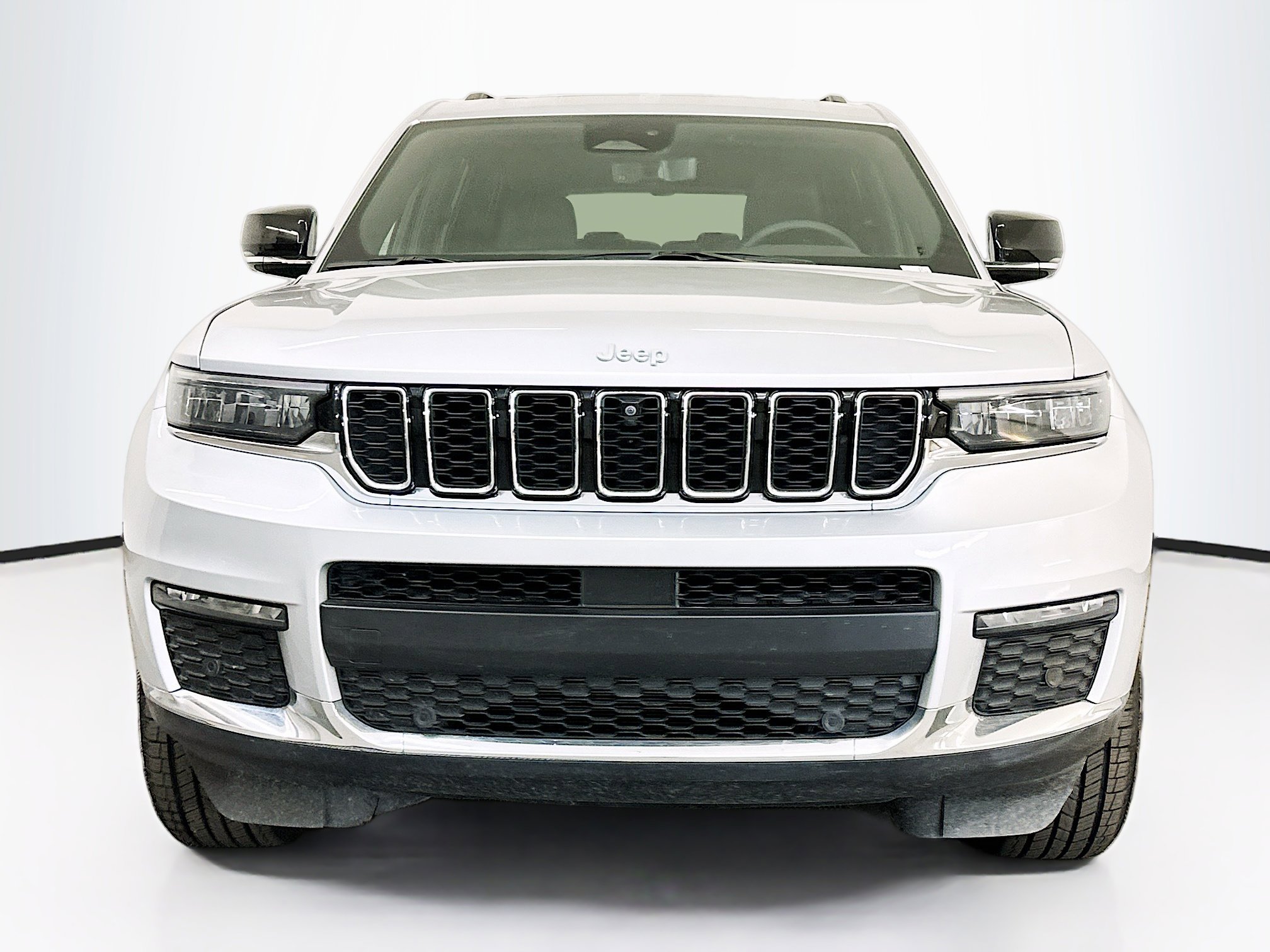 Used 2024 Jeep Grand Cherokee L Limited w/ Luxury Tech Group II image 2