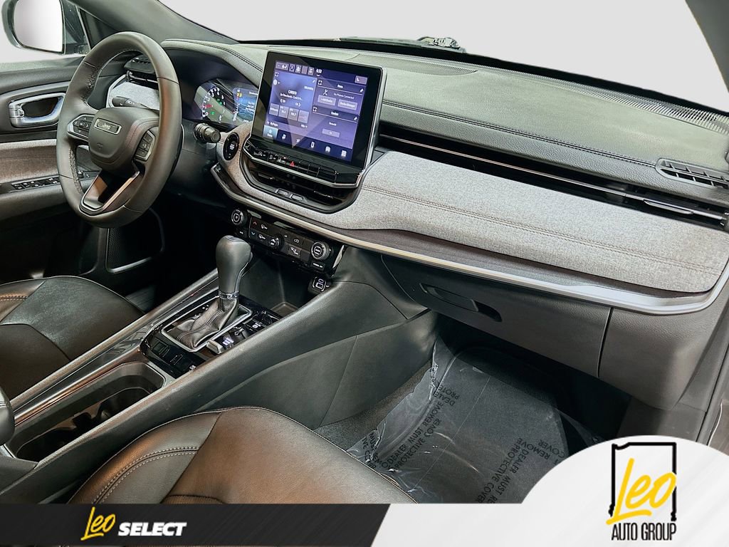 Used 2023 Jeep Compass Latitude image 28