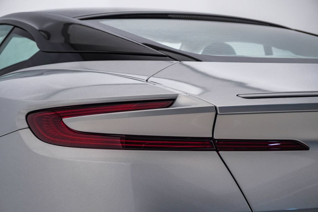 Used 2017 Aston Martin DB11 V12 RWD image 13