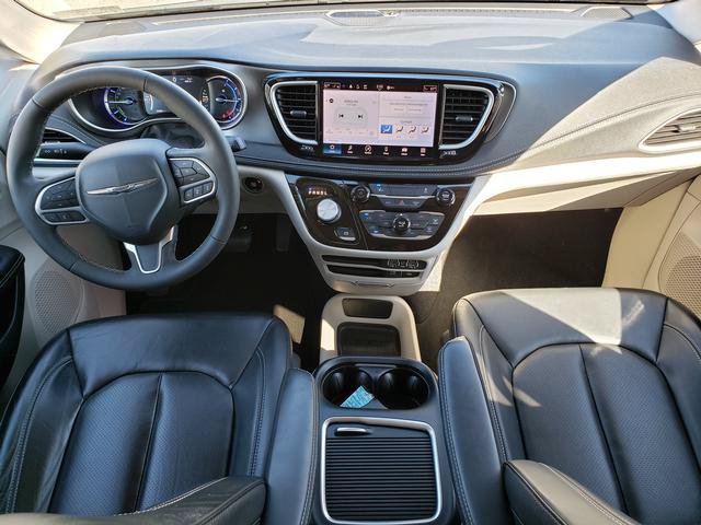 Used 2022 Chrysler Pacifica Touring-L FWD image 15