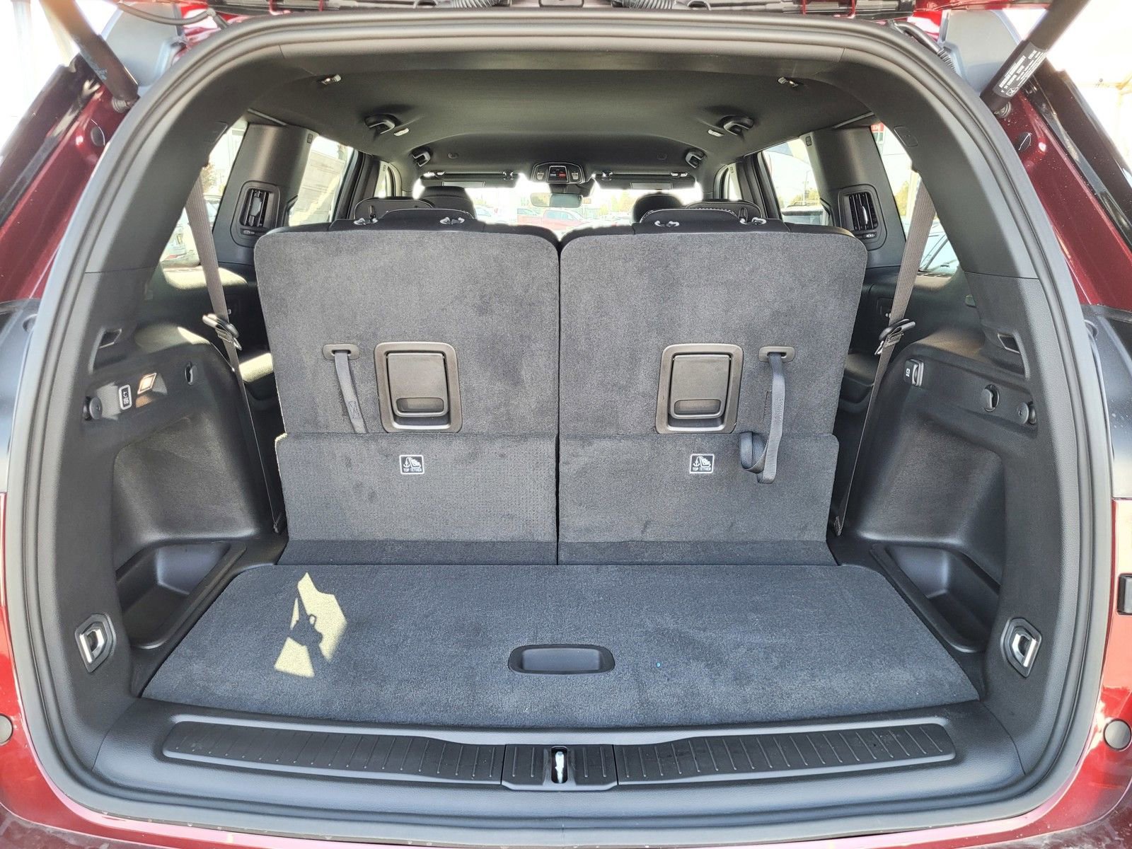 New 2025 Jeep Grand Cherokee L Laredo image 16