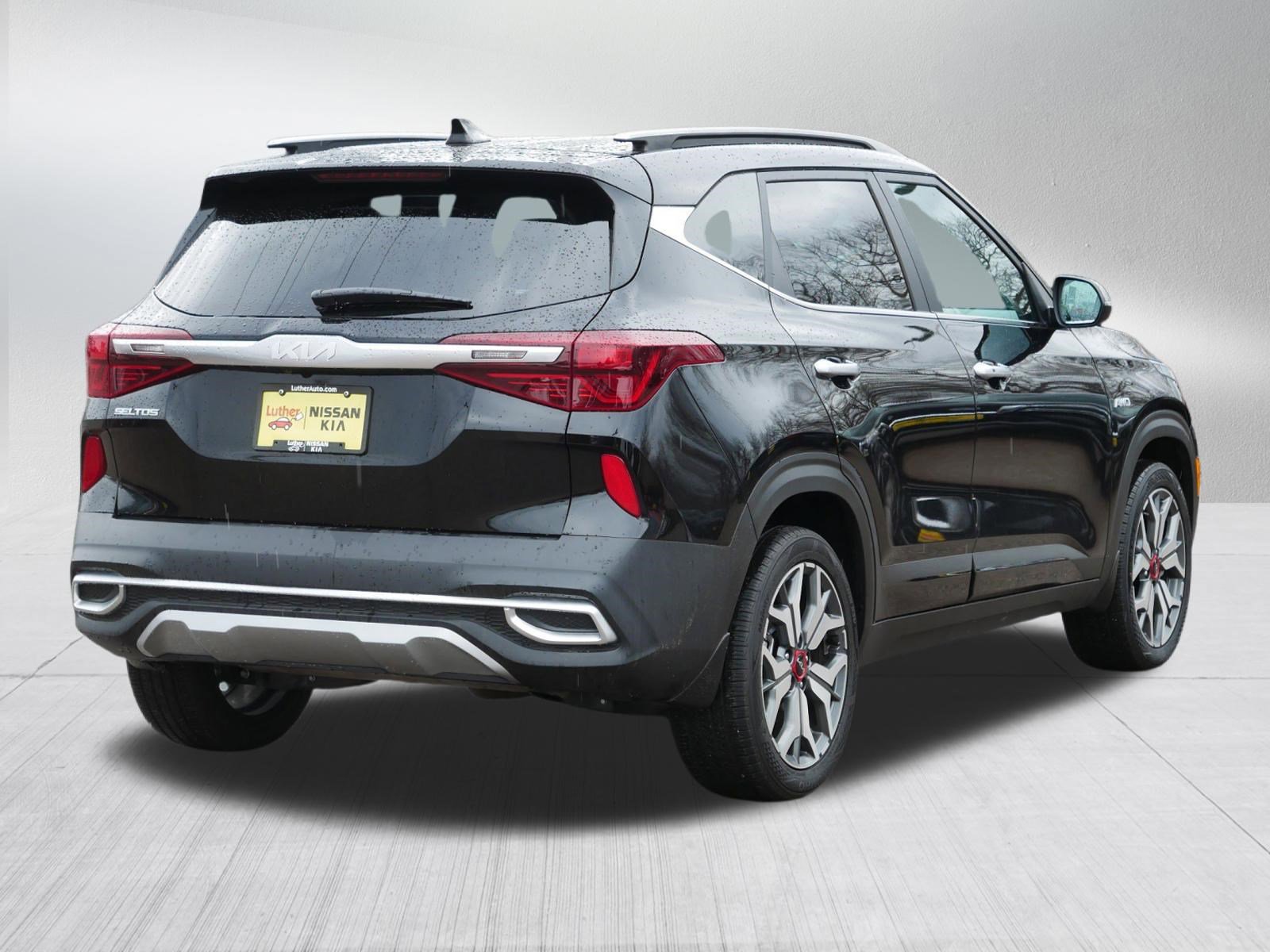 Certified 2023 Kia Seltos SX w/ SX Sunroof Package image 7