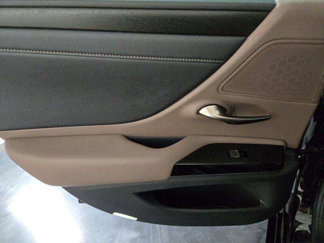 Certified 2023 Lexus ES 300h w/ Premium Package image 19