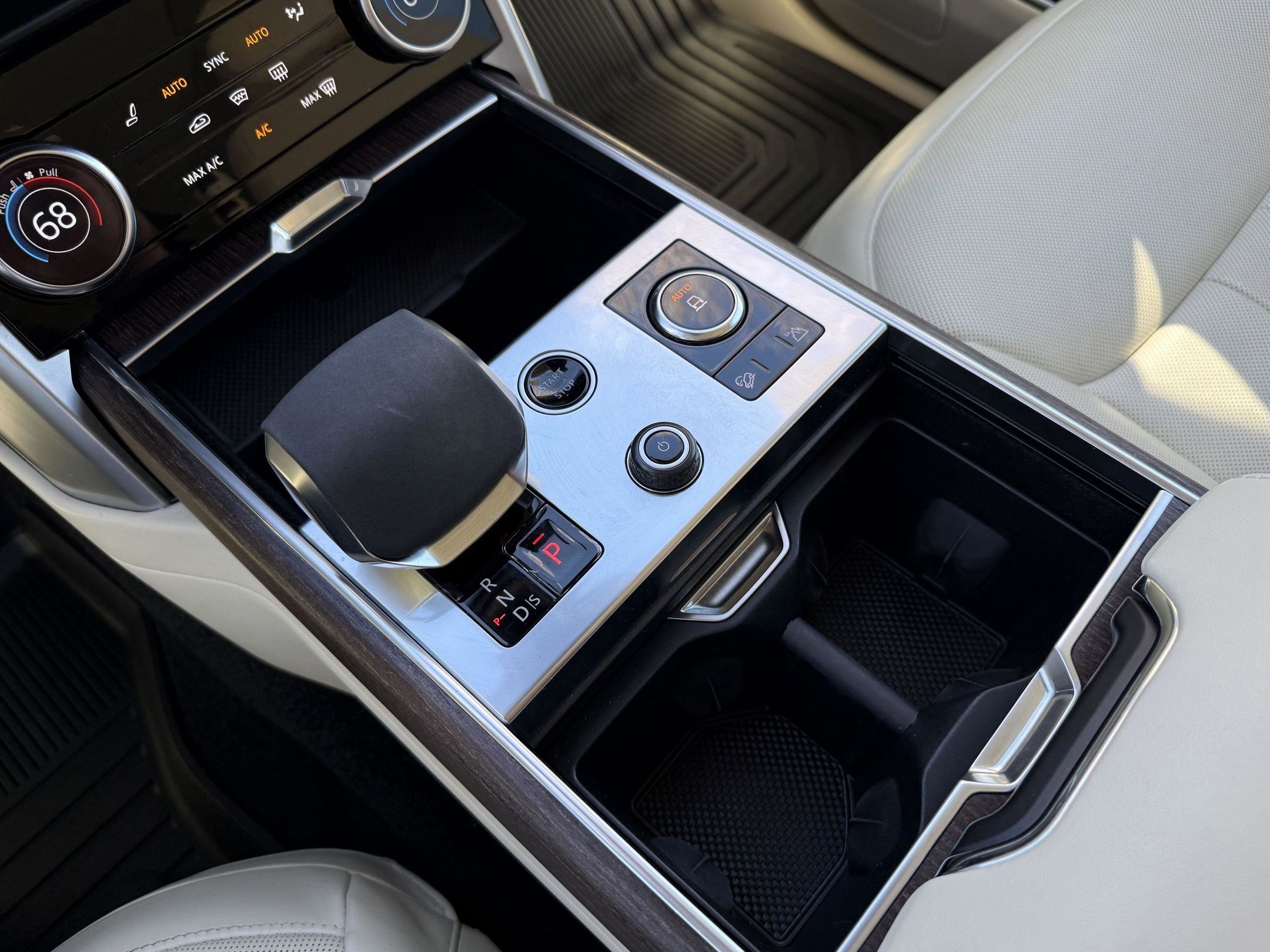 Certified 2023 Land Rover Range Rover SE image 29