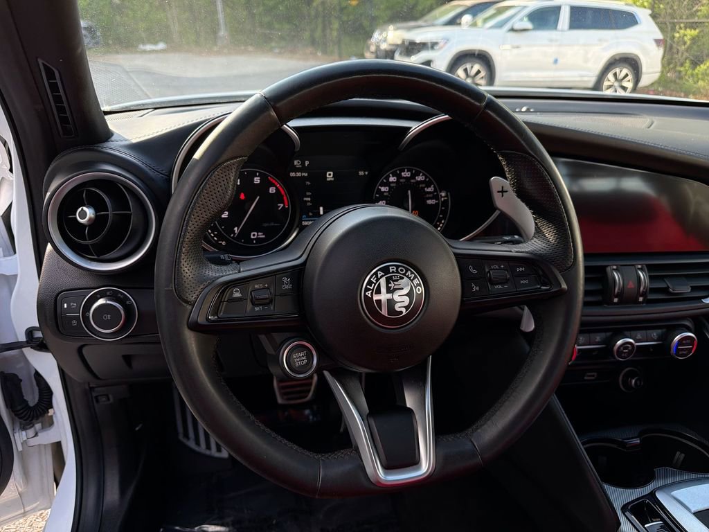 Used 2022 Alfa Romeo Giulia Veloce image 11