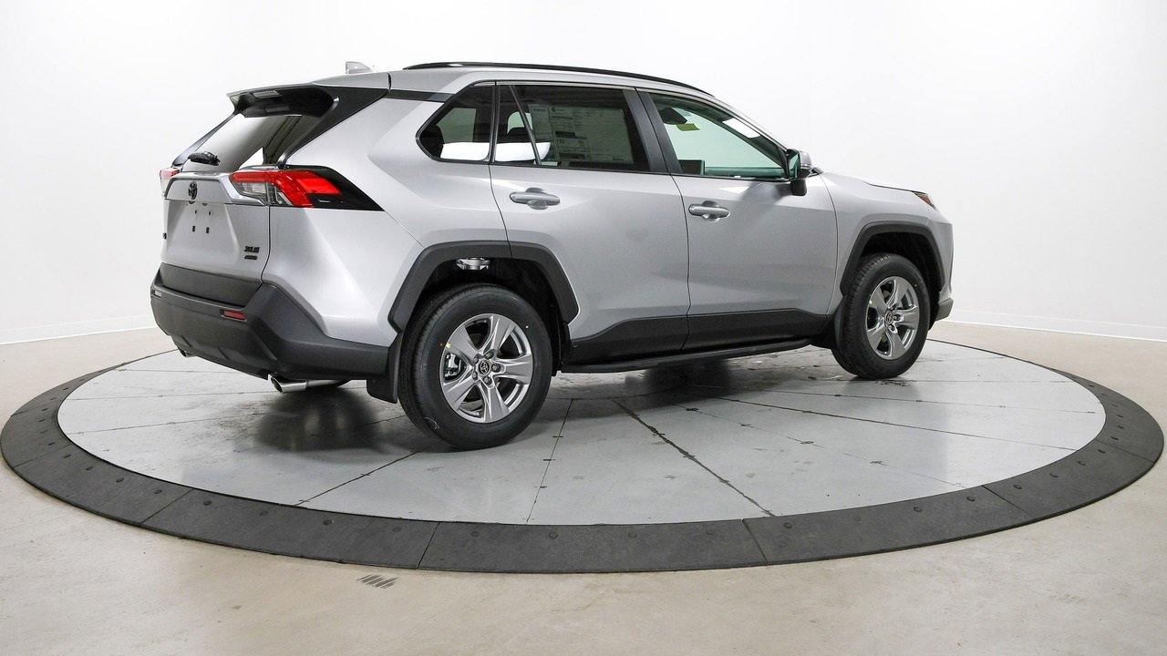 New 2025 Toyota RAV4 XLE image 7