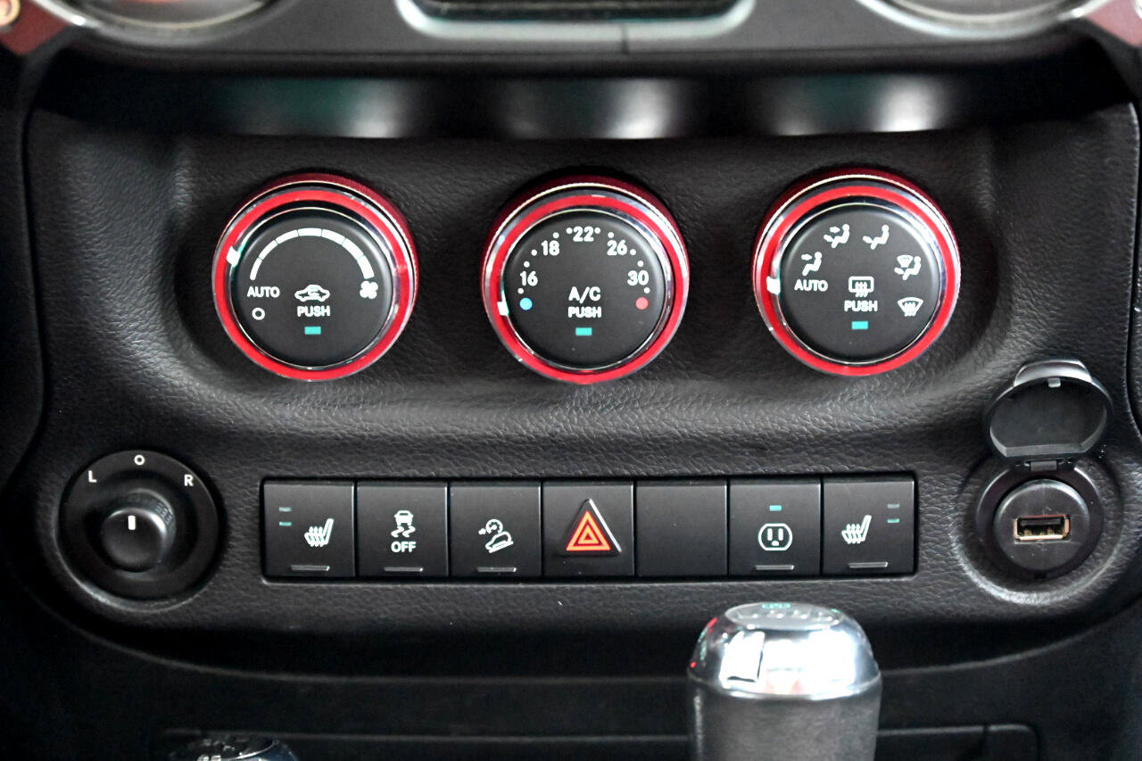 Used 2018 Jeep Wrangler Unlimited Rubicon w/ Cold Weather Group image 32