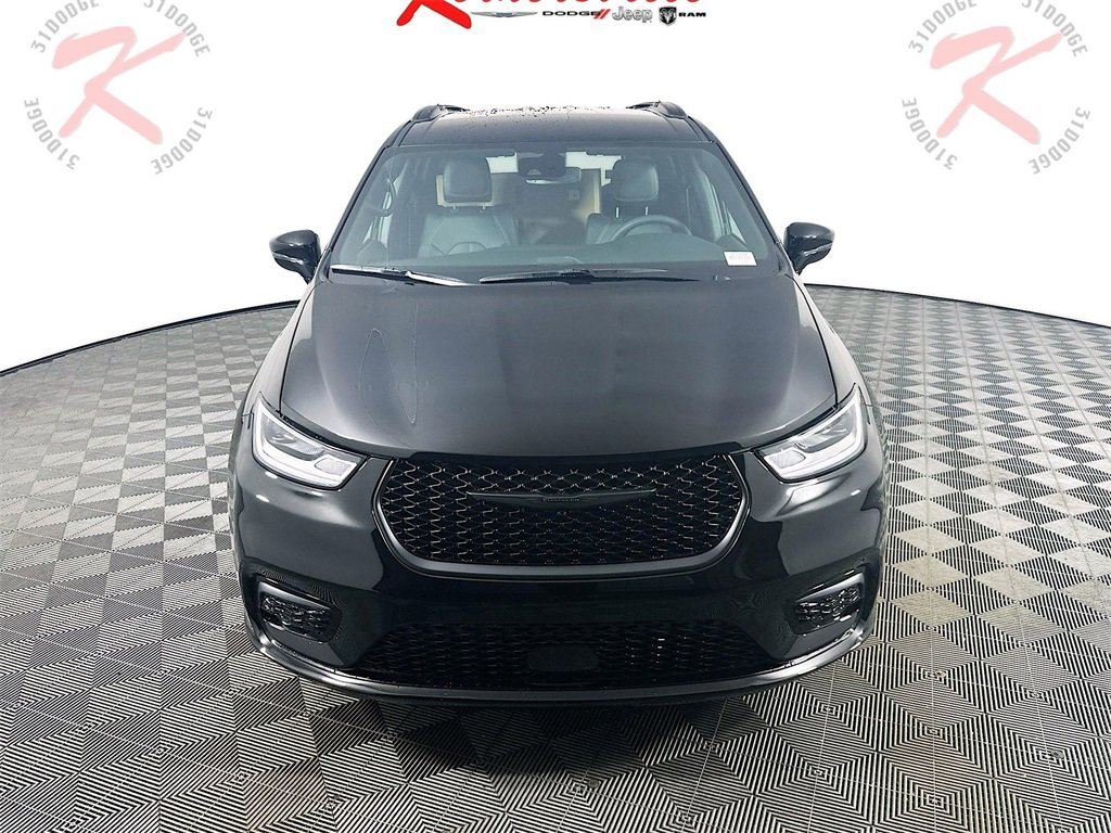 New 2025 Chrysler Pacifica Select w/ Uconnect Theater Family Group video 2