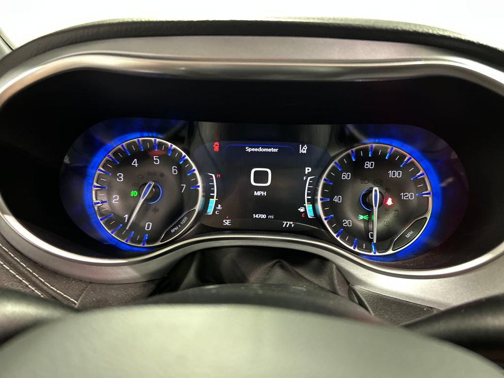 Used 2025 Chrysler Pacifica Limited w/ Trailer Tow Group FWD image 16
