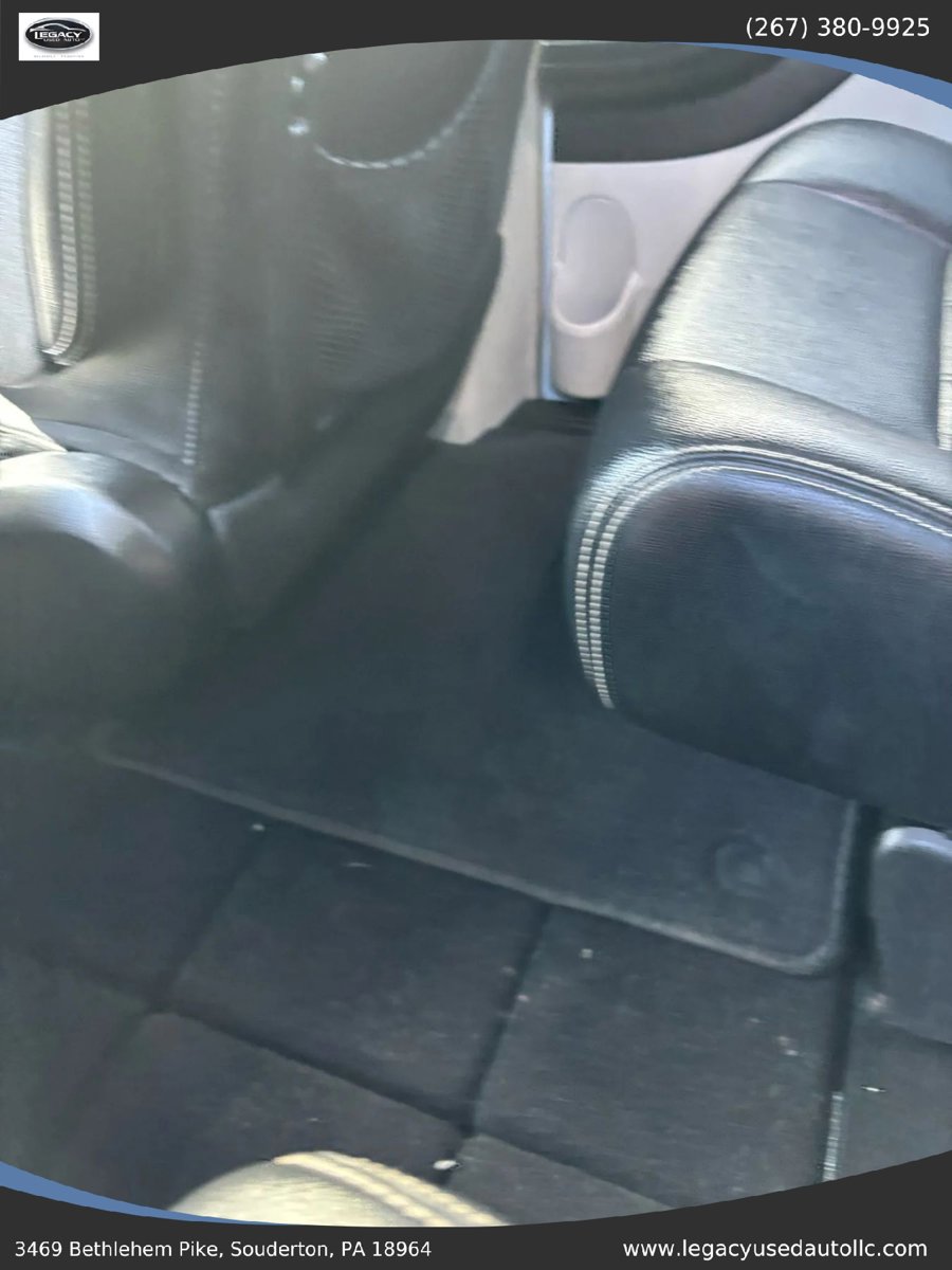 Used 2016 Chrysler Town & Country Touring FWD image 36