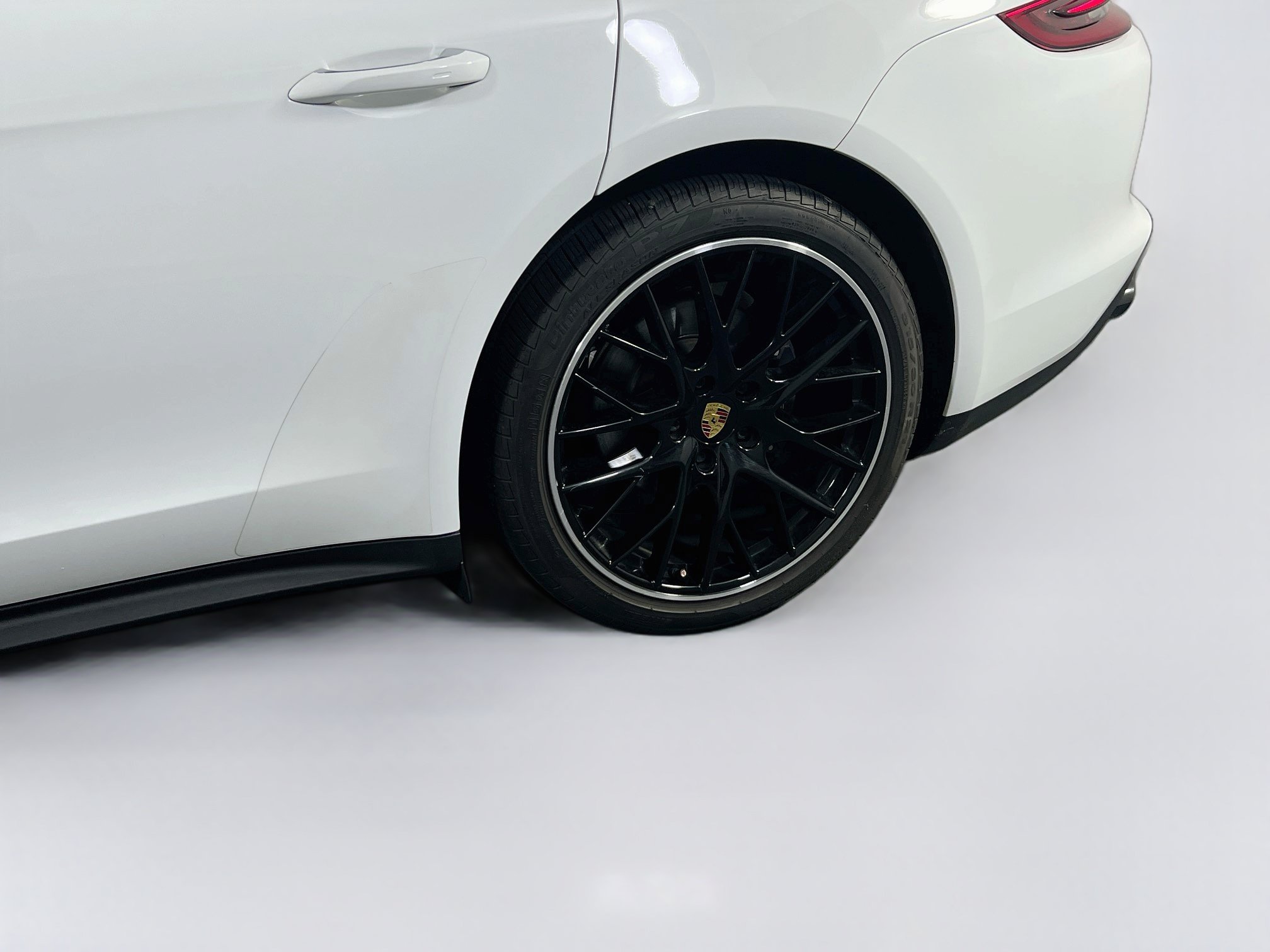 Used 2020 Porsche Panamera 4 AWD/4WD image 31