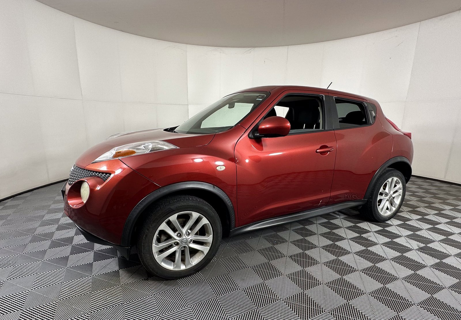 Used 2012 Nissan Juke SV image 2