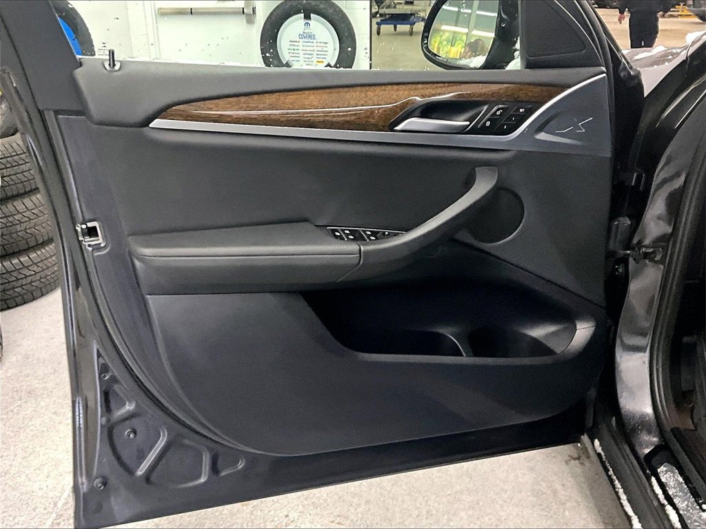 Used 2019 BMW X4 xDrive30i w/ Driving Assistance Package image 9