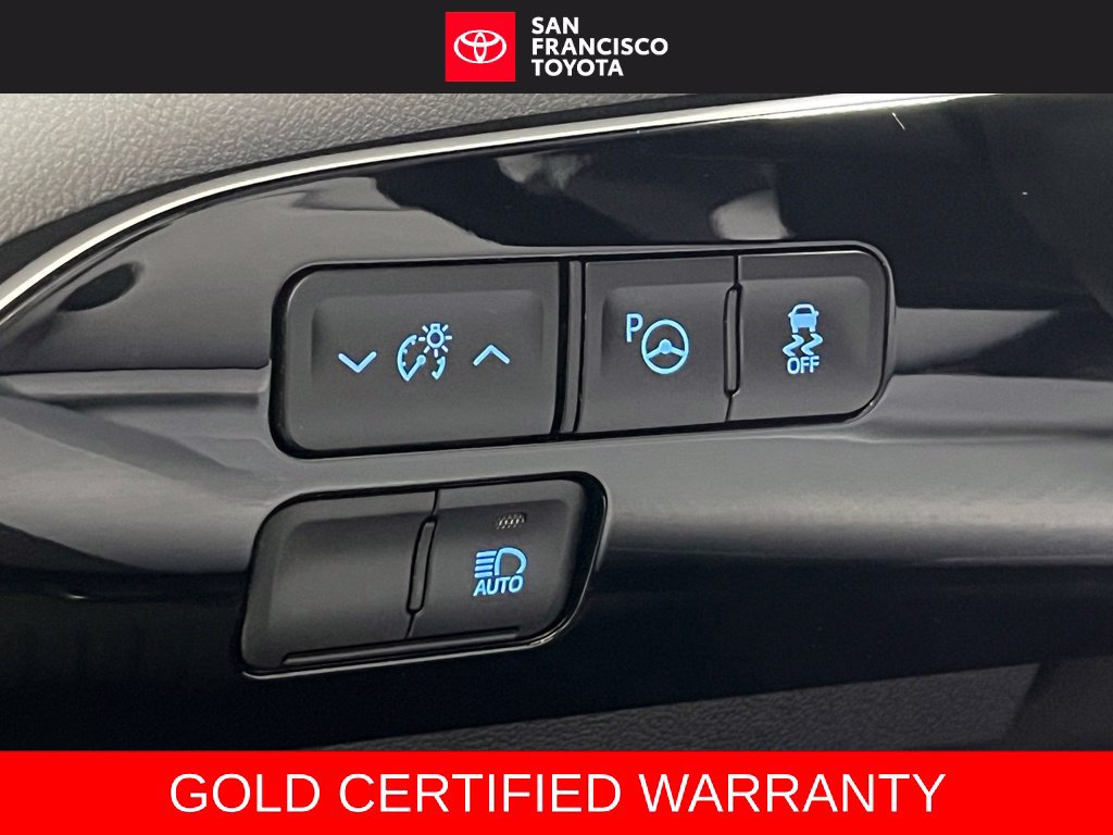 Certified 2022 Toyota Prius LE FWD image 32