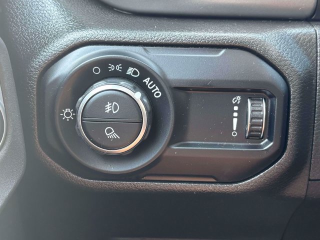 Used 2023 Jeep Gladiator Sport AWD/4WD image 15