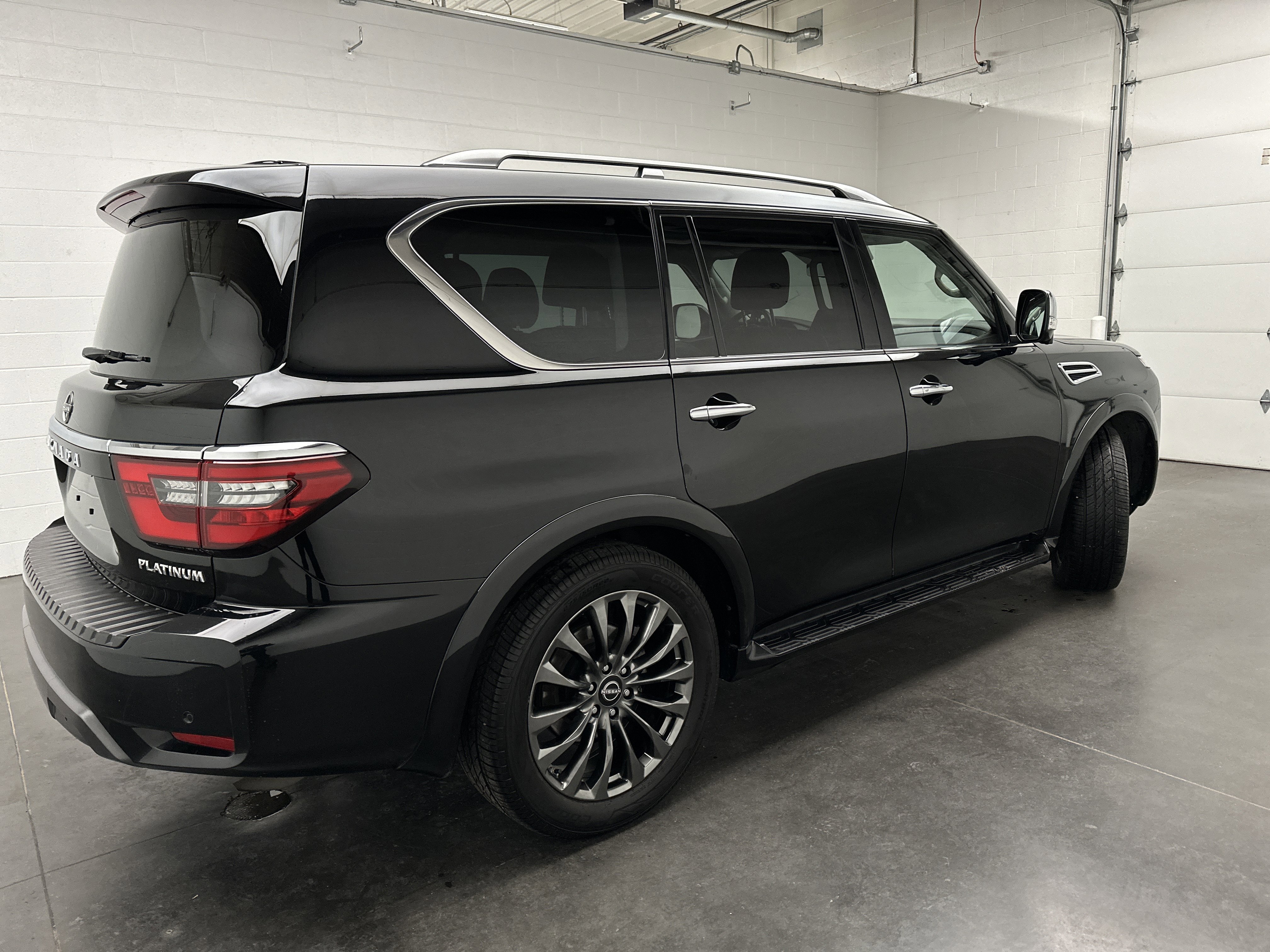 Used 2023 Nissan Armada Platinum image 10