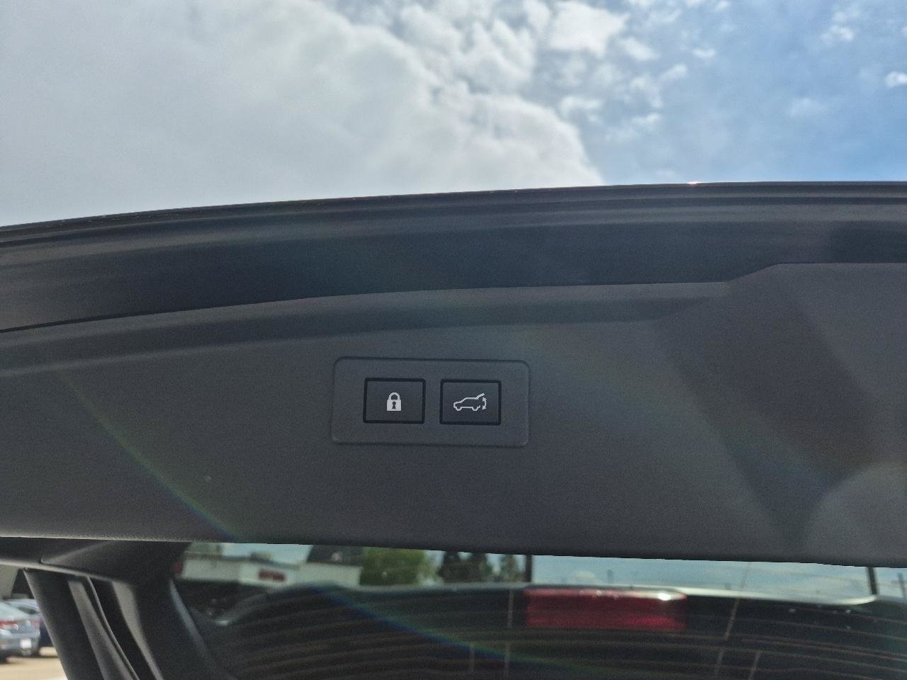 Used 2023 Subaru Outback Premium AWD/4WD image 11