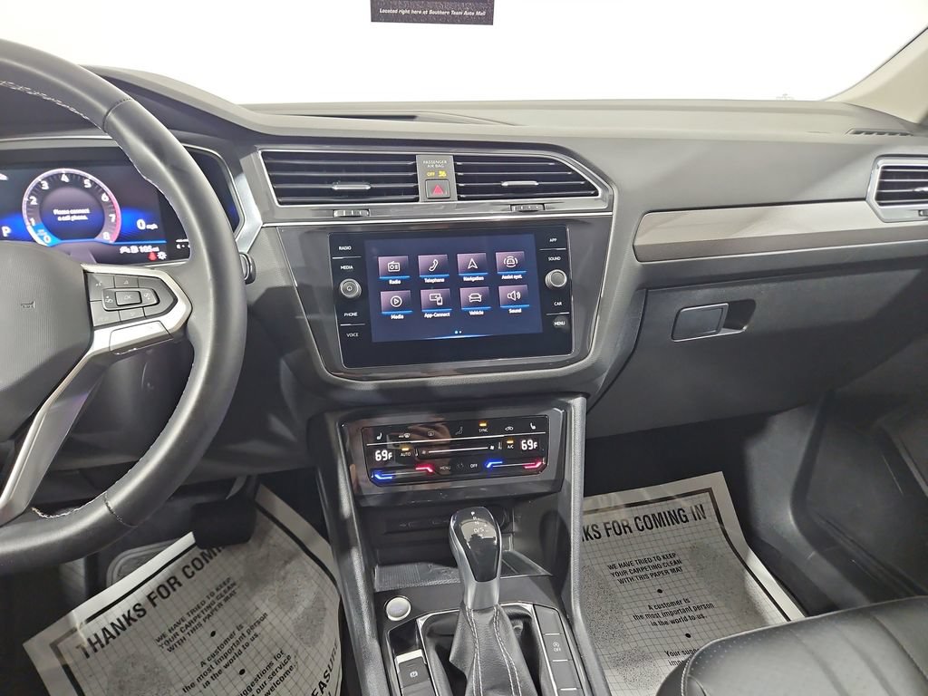 Used 2022 Volkswagen Tiguan SE AWD/4WD image 17