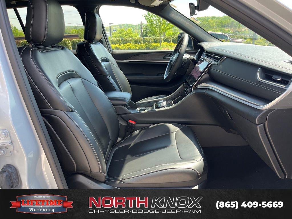 Used 2025 Jeep Grand Cherokee Limited AWD/4WD image 24