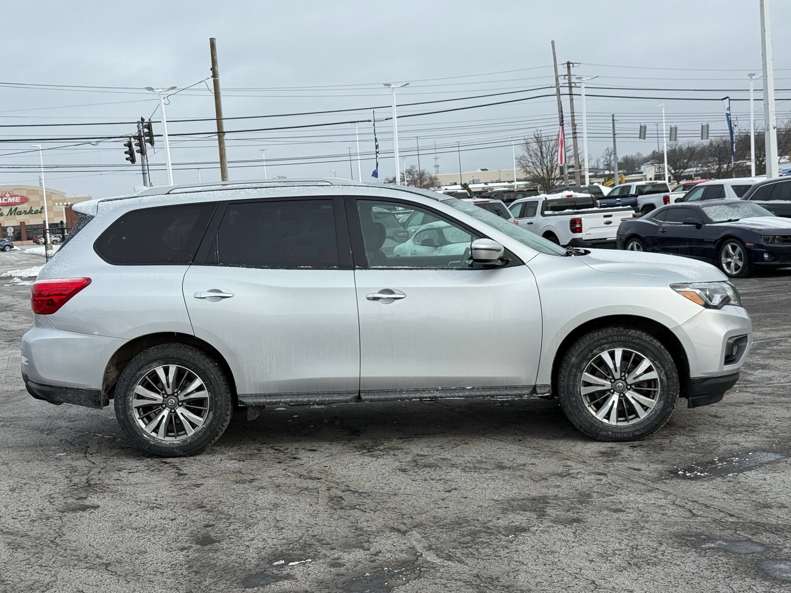 Used 2019 Nissan Pathfinder S AWD/4WD image 2