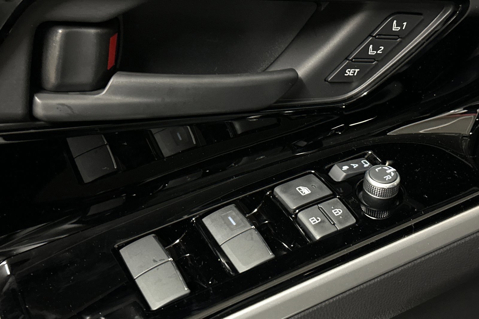 New 2025 Subaru Solterra Limited image 12