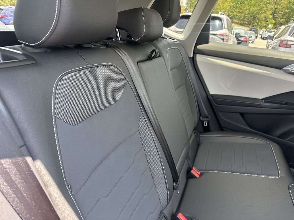 New 2025 Volkswagen Taos SE image 16