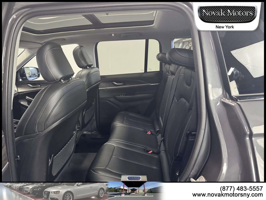 Used 2023 Jeep Grand Cherokee Limited AWD/4WD image 11