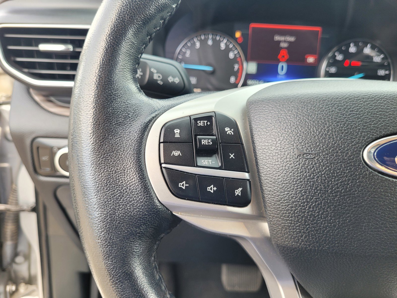 Used 2023 Ford Explorer Limited image 22