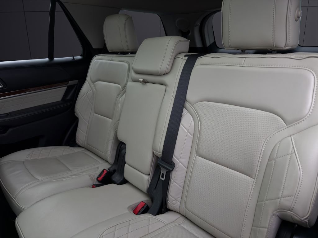 Used 2018 Ford Explorer Platinum image 21
