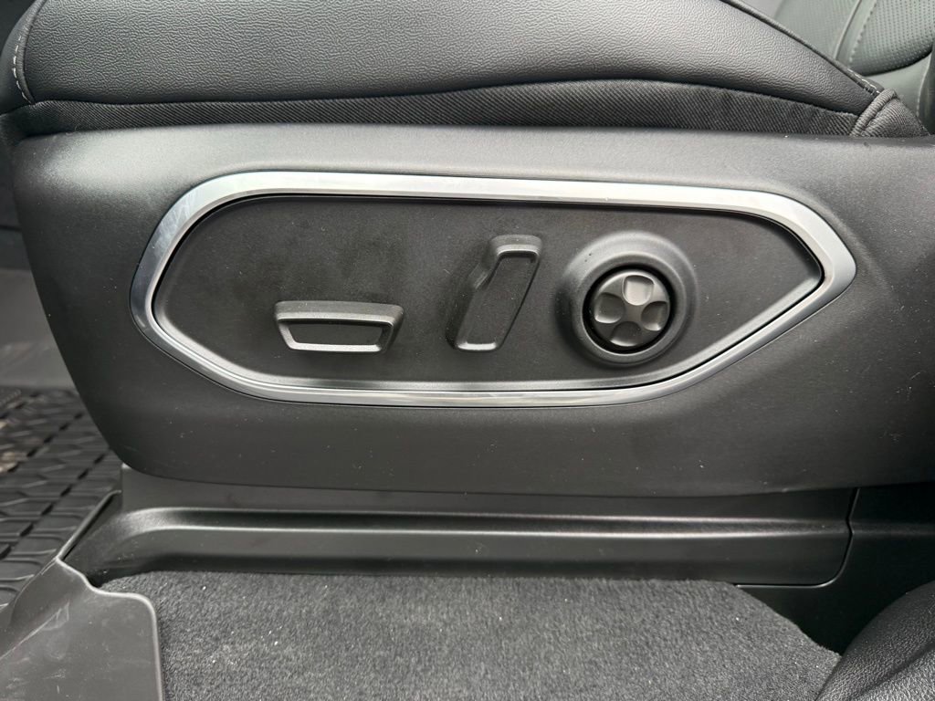 New 2026 Jeep Grand Wagoneer L 4WD image 11