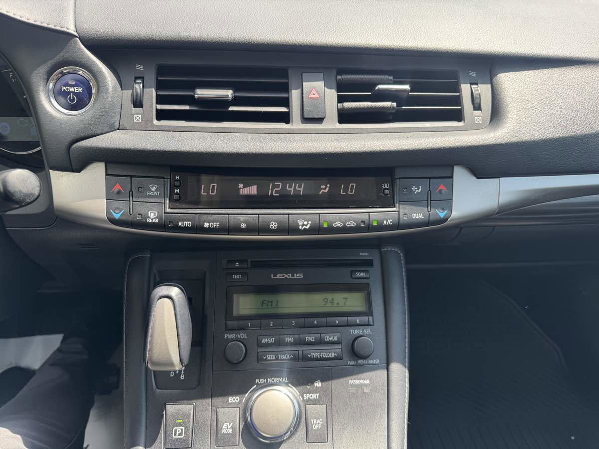 Used 2014 Lexus CT 200h image 19
