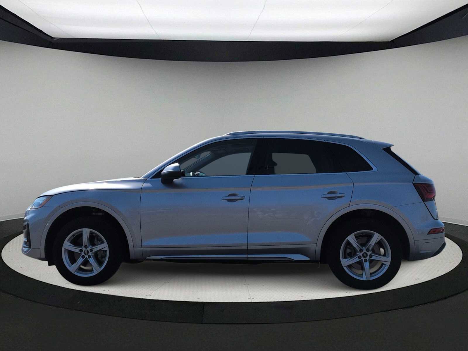 Used 2021 Audi Q5 Premium w/ Convenience Package image 5