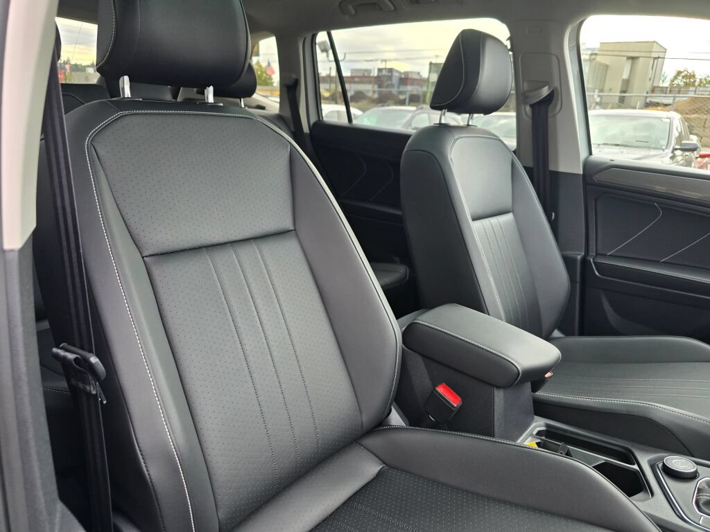 Used 2022 Volkswagen Tiguan SE AWD/4WD image 11