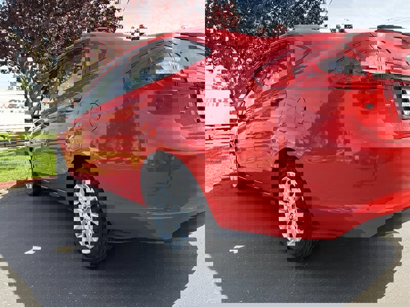 Used 2013 Ford Fiesta SE image 10