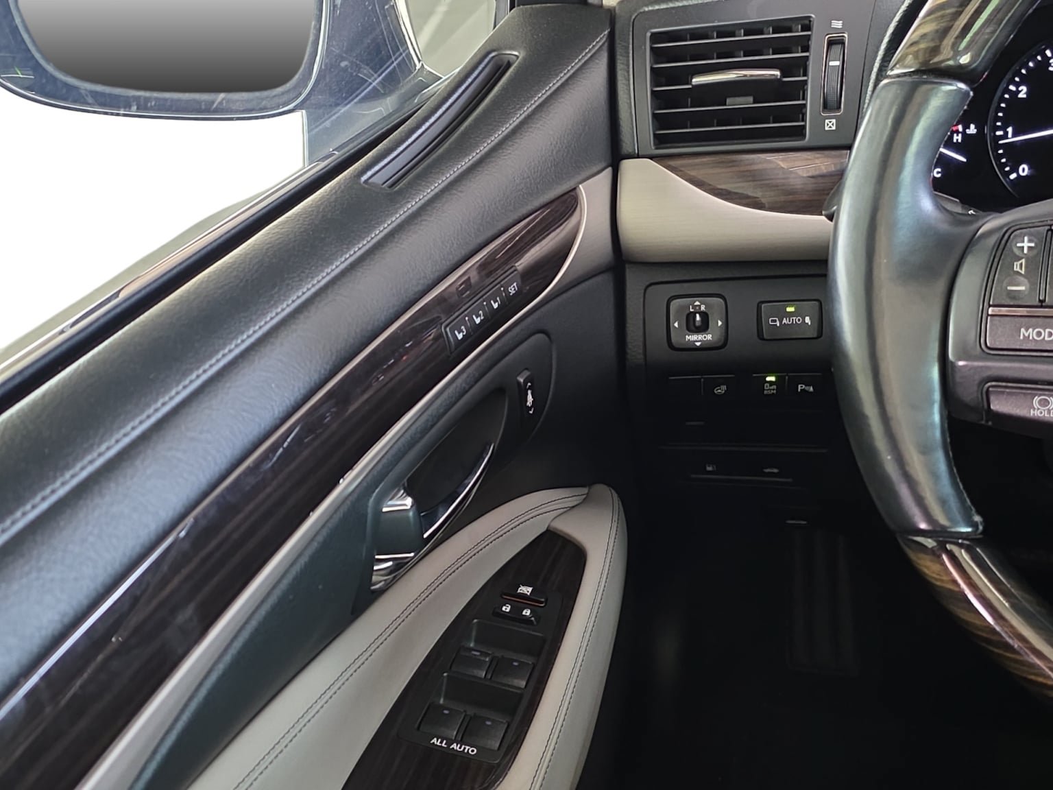 Used 2014 Lexus LS 460 w/ Comfort Package RWD image 22
