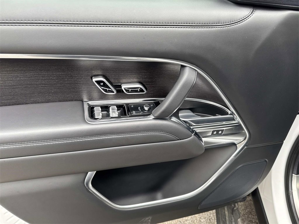 Used 2023 Land Rover Range Rover SE image 19