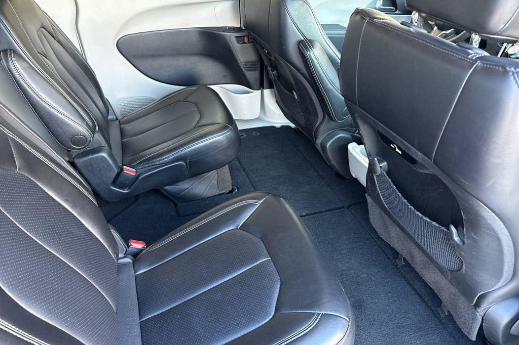 Used 2023 Chrysler Pacifica Touring-L image 24