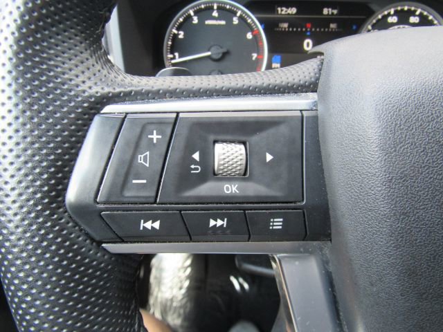 Used 2023 Mitsubishi Outlander SE image 39