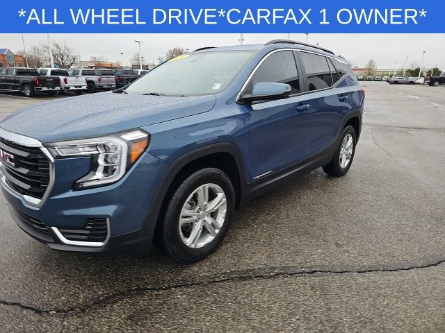Used 2024 GMC Terrain SLE w/ Driver Convenience Package image 7