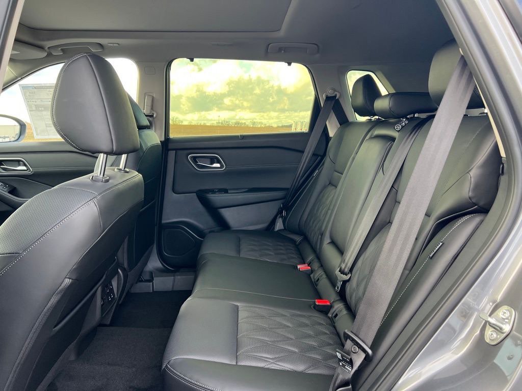 New 2026 Nissan Rogue Platinum w/ Platinum Premium Package AWD/4WD image 15