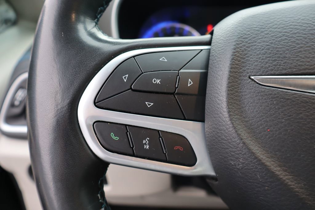 Used 2021 Chrysler Pacifica Touring-L w/ Uconnect Theater Family Group image 14