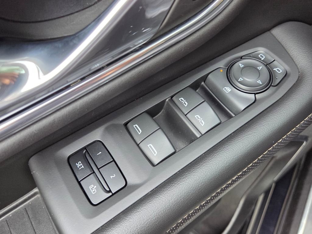 Used 2023 GMC Yukon SLT image 34