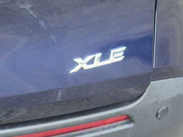 Used 2025 Toyota Sienna XLE FWD image 33