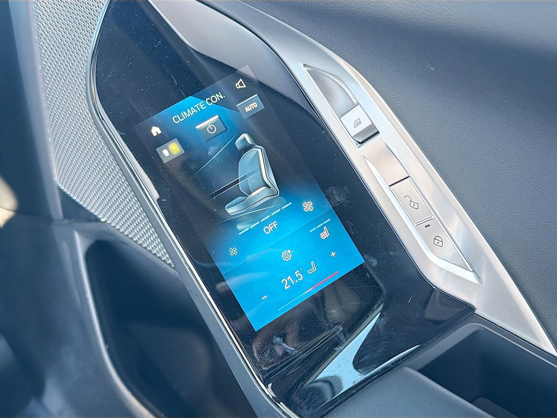 Certified 2025 BMW 740i image 21