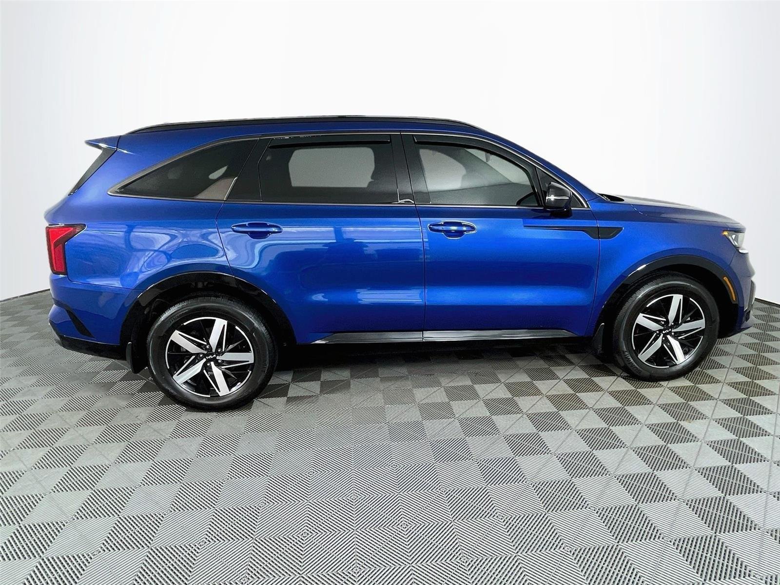 Used 2023 Kia Sorento S w/ Panoramic Sunroof Package FWD image 10
