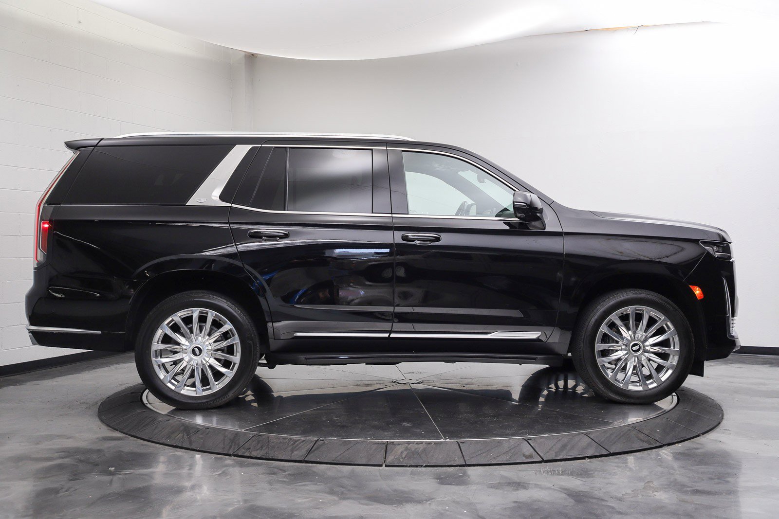 Used 2021 Cadillac Escalade Premium Luxury AWD/4WD image 6